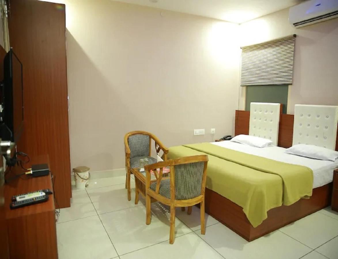 Hotel Kings, Rohtak 外观 照片